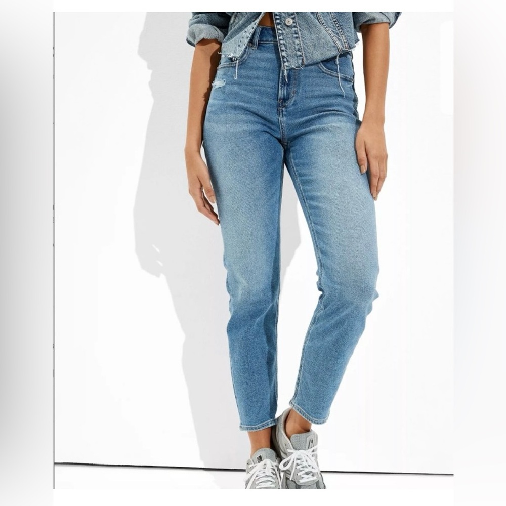 American Eagle Outfitters Light Blue Mom Jeans Size 2